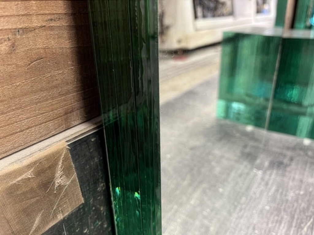 切り放しのガラス