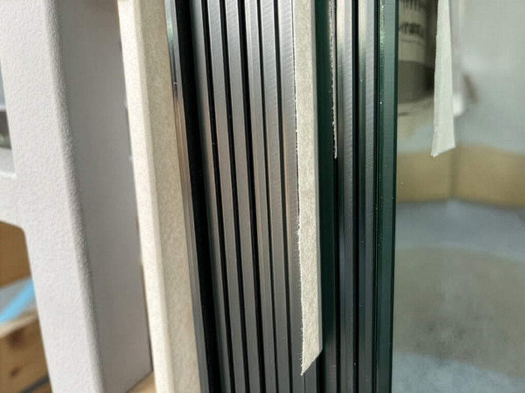 四方磨き加工をしたガラス